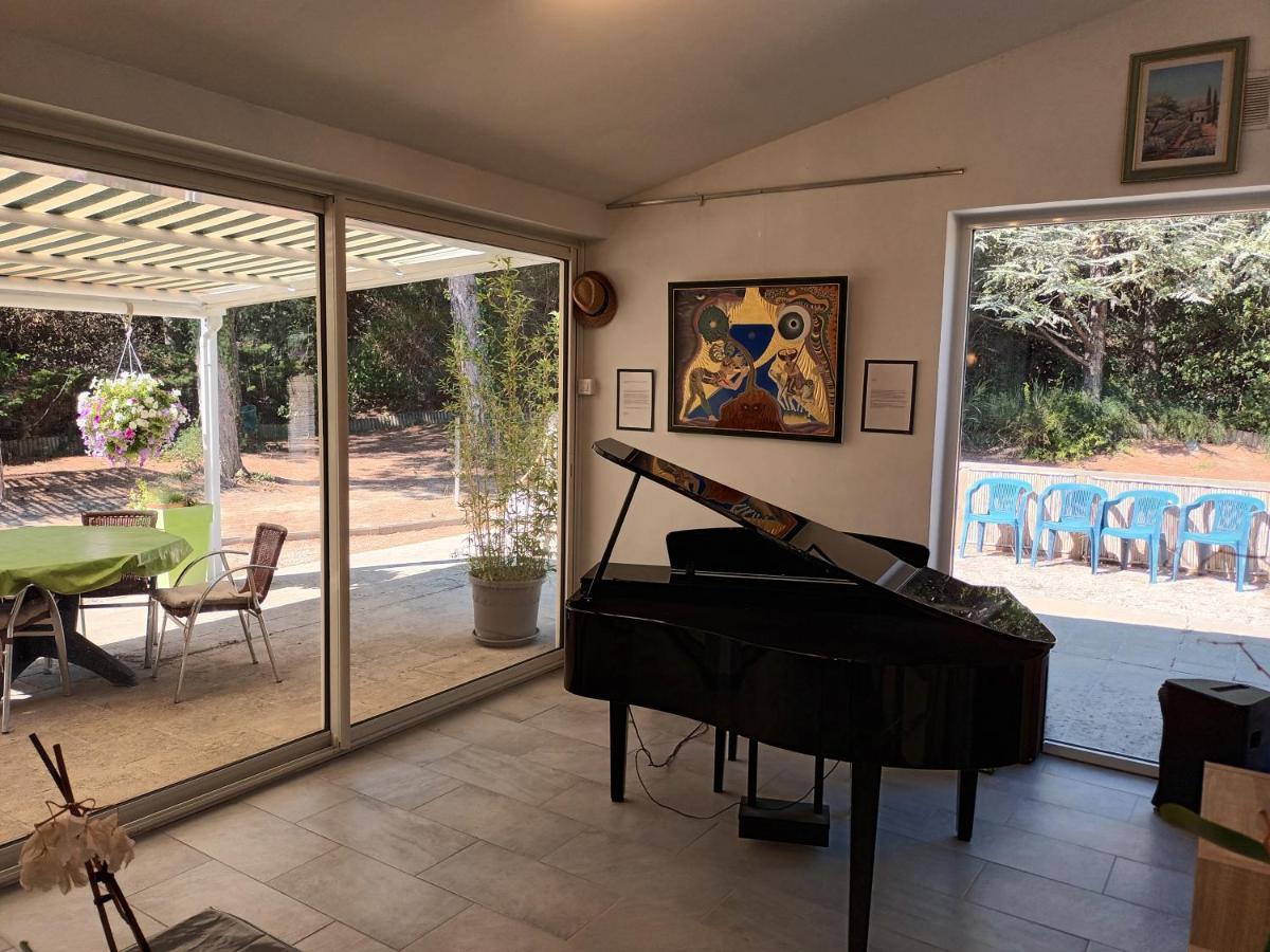 Chalet Banane Devant Piscine, A 6Km Du Festival De Piano De La Roque D'Antheron Rognes Zewnętrze zdjęcie