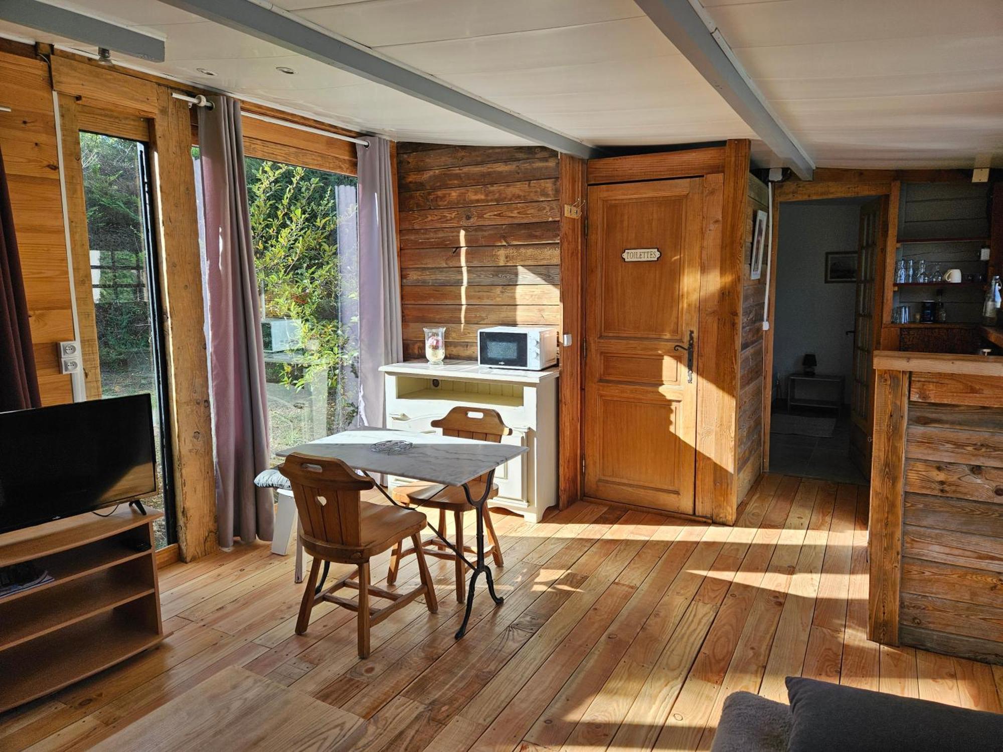 Chalet Banane Devant Piscine, A 6Km Du Festival De Piano De La Roque D'Antheron Rognes Zewnętrze zdjęcie